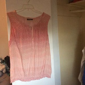 Sleeveless blouse with tie at neck, 3 buttons.